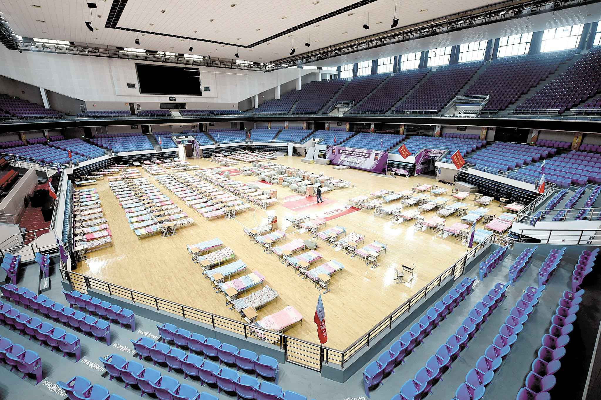  先期提供万余张床位 “方舱医院”星夜搭建